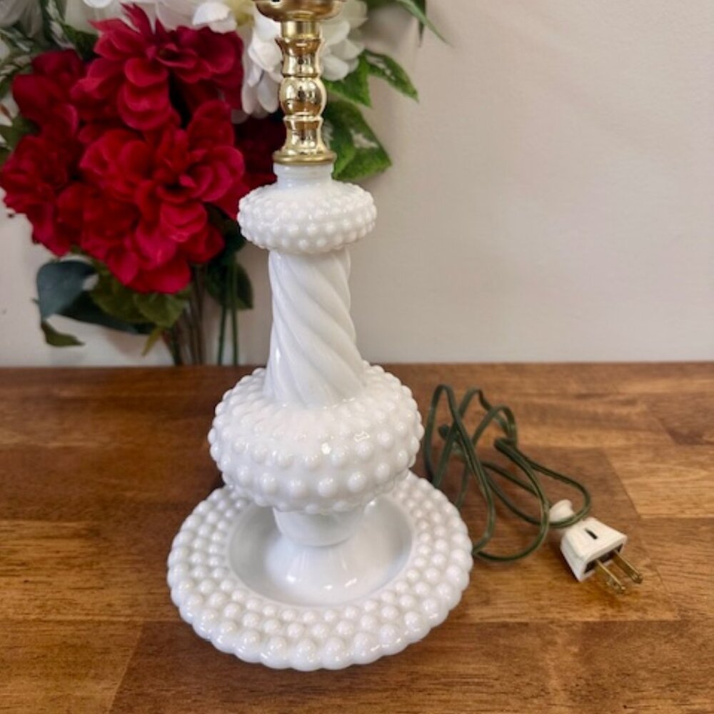 Vintage‎ Milk Glass Hobnail Lamp – Twisted Base Table Light Tested Working